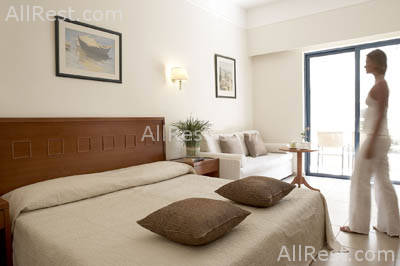 The Ixian Grand Hotel 12
